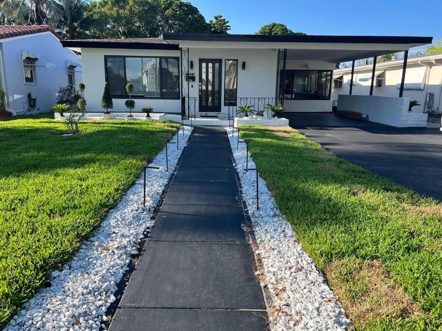 Villa Modern Tropical Oasis With Arcade, Hottub & Minigolf à Hollywood Extérieur photo