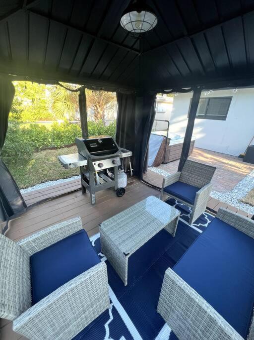 Villa Modern Tropical Oasis With Arcade, Hottub & Minigolf à Hollywood Extérieur photo