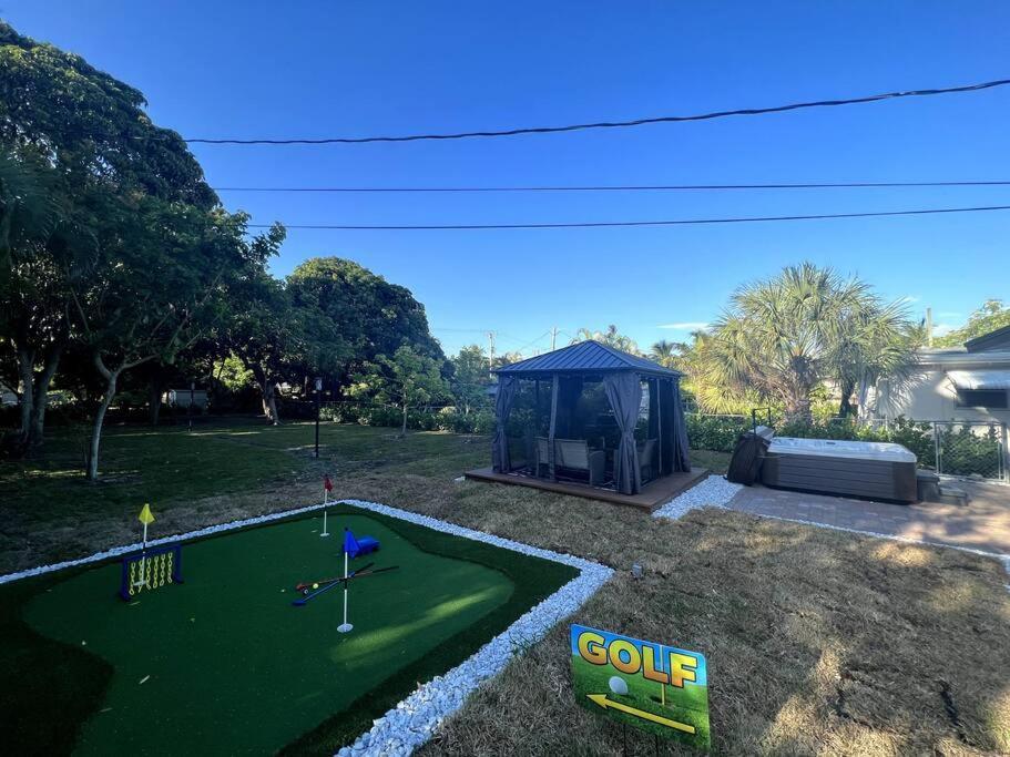 Villa Modern Tropical Oasis With Arcade, Hottub & Minigolf à Hollywood Extérieur photo