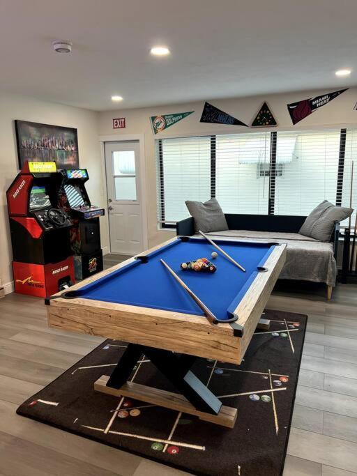 Villa Modern Tropical Oasis With Arcade, Hottub & Minigolf à Hollywood Extérieur photo