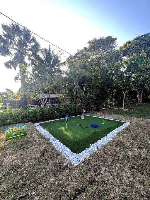 Villa Modern Tropical Oasis With Arcade, Hottub & Minigolf à Hollywood Extérieur photo